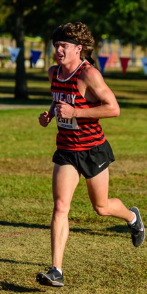 Riley McGowan at the Hoka McNeil Invitational