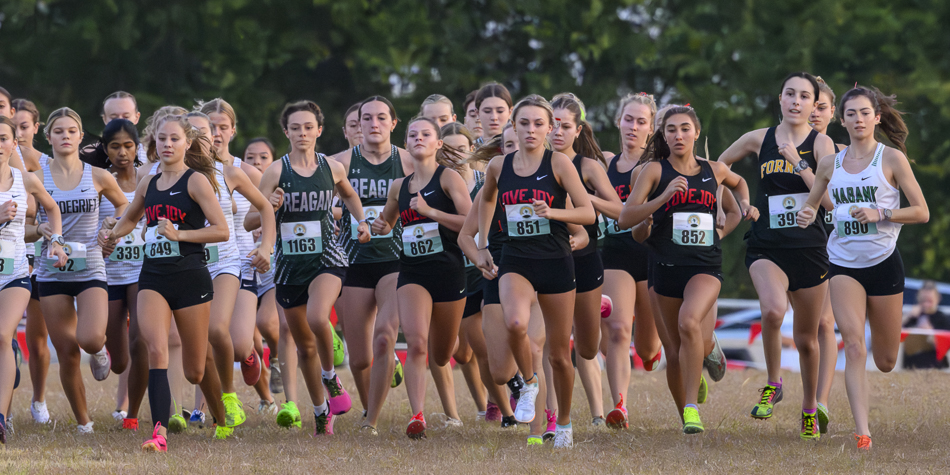 start of the Varsity Girls Elite race